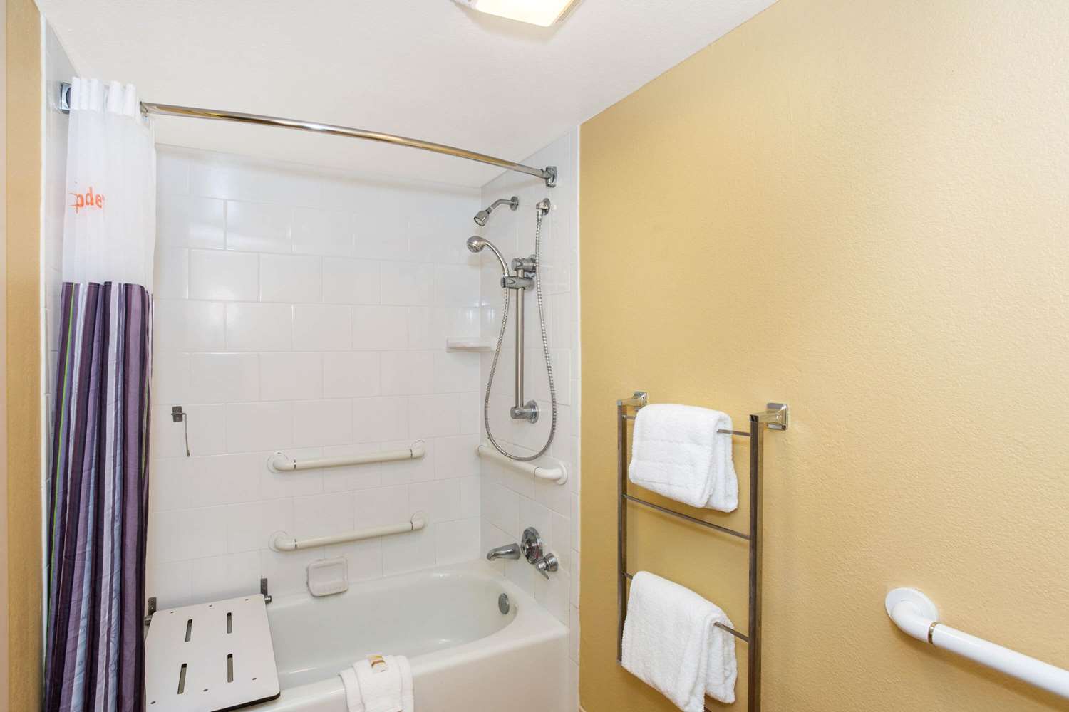 La Quinta Inn & Suites by Wyndham Sarasota Downtown 52/52