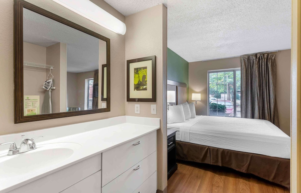 Studio 6 Extended Stay Memphis Airport TN 51/52