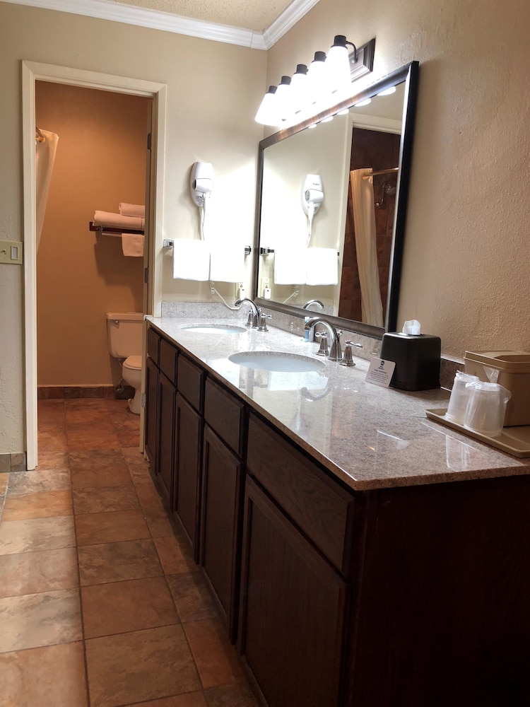 Best Western Lakewood 34/38