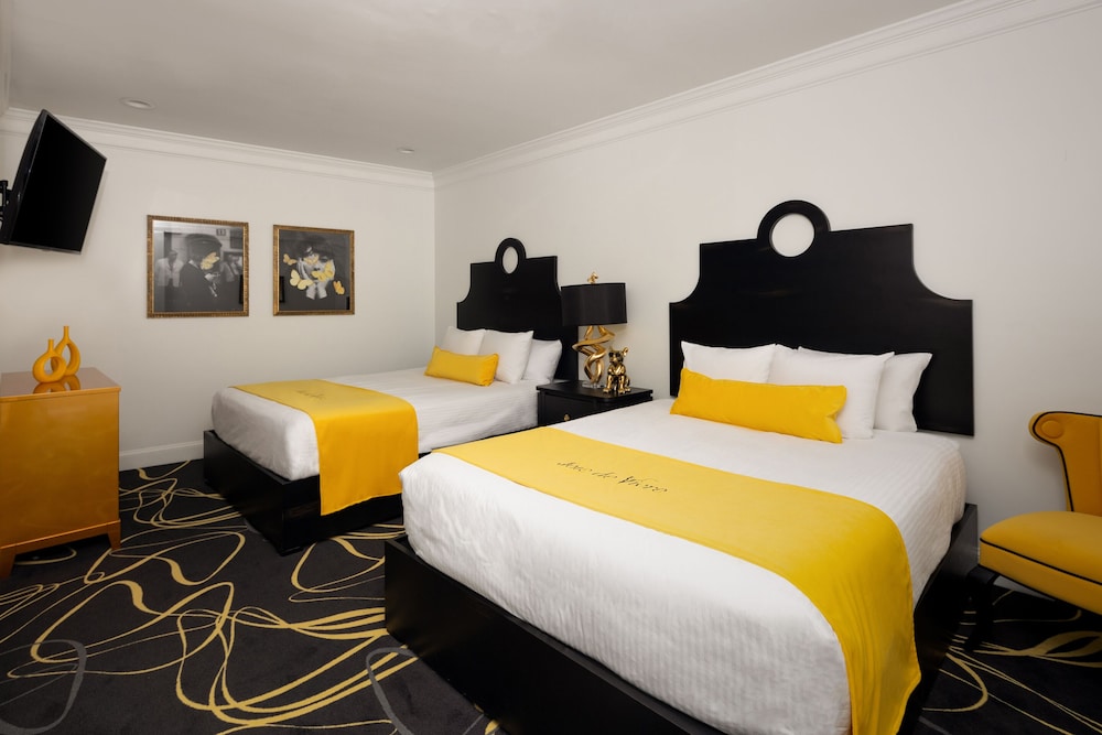 Interior, Enclave, 2 Queen Beds, No Window