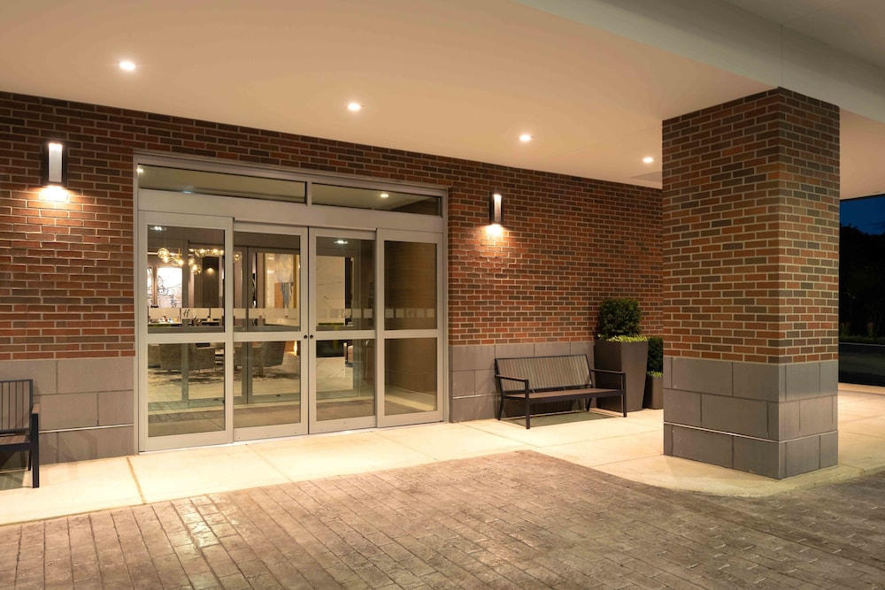 HOLIDAY INN BOSTON LOGAN AIRPORT - CHELSEA 25/64