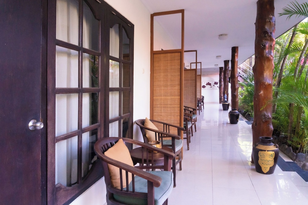 Sarinande Hotel 51/70