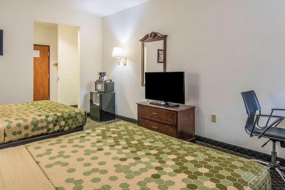 Econo Lodge Weatherford 16/33