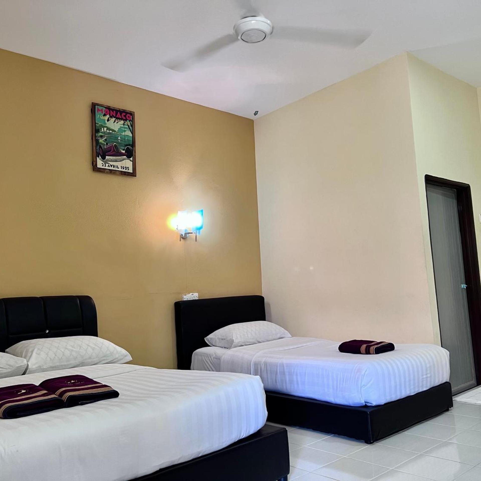 Dhania Motel 11/41