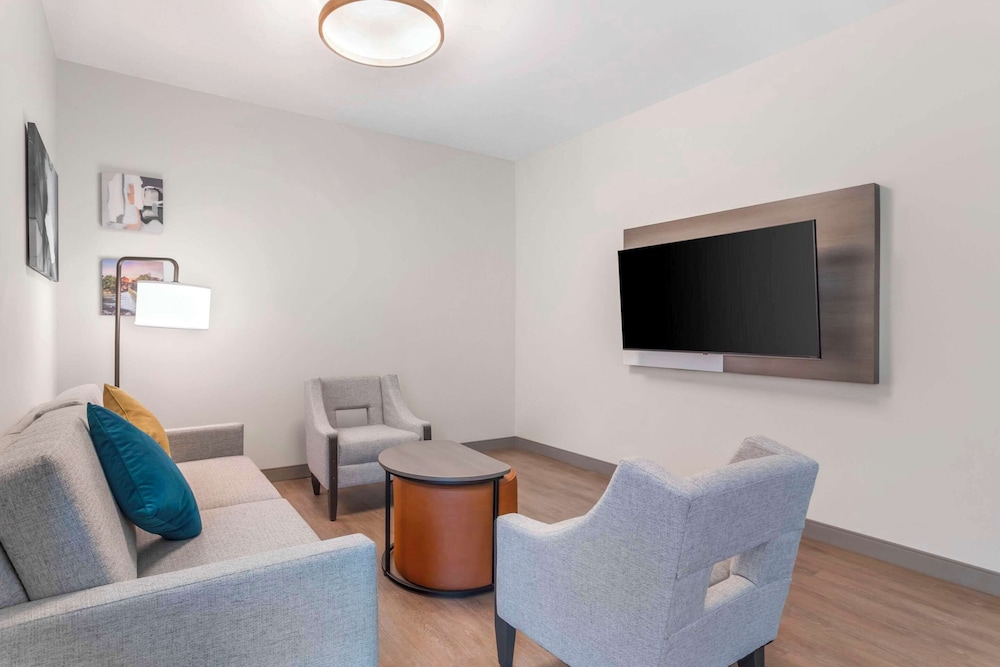 Comfort Suites Gatlinburg Downtown-Convention Center 51/60