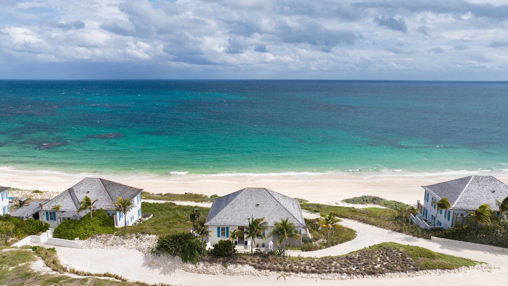 3 Bedrooms, Luxury, Villa, Beach Front, Private Pool