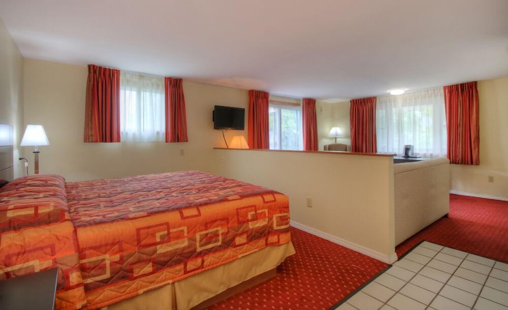 Colonial Village Resort 20/46