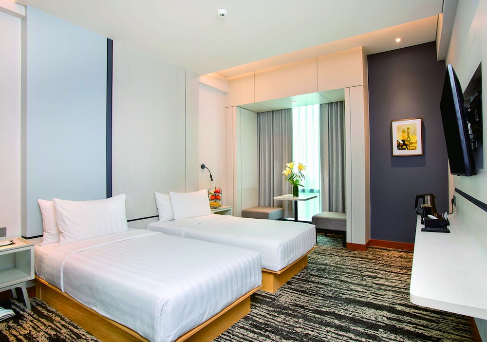 1 BEDROOM, DELUXE, DOUBLE OR TWIN BED, CITY VIEW