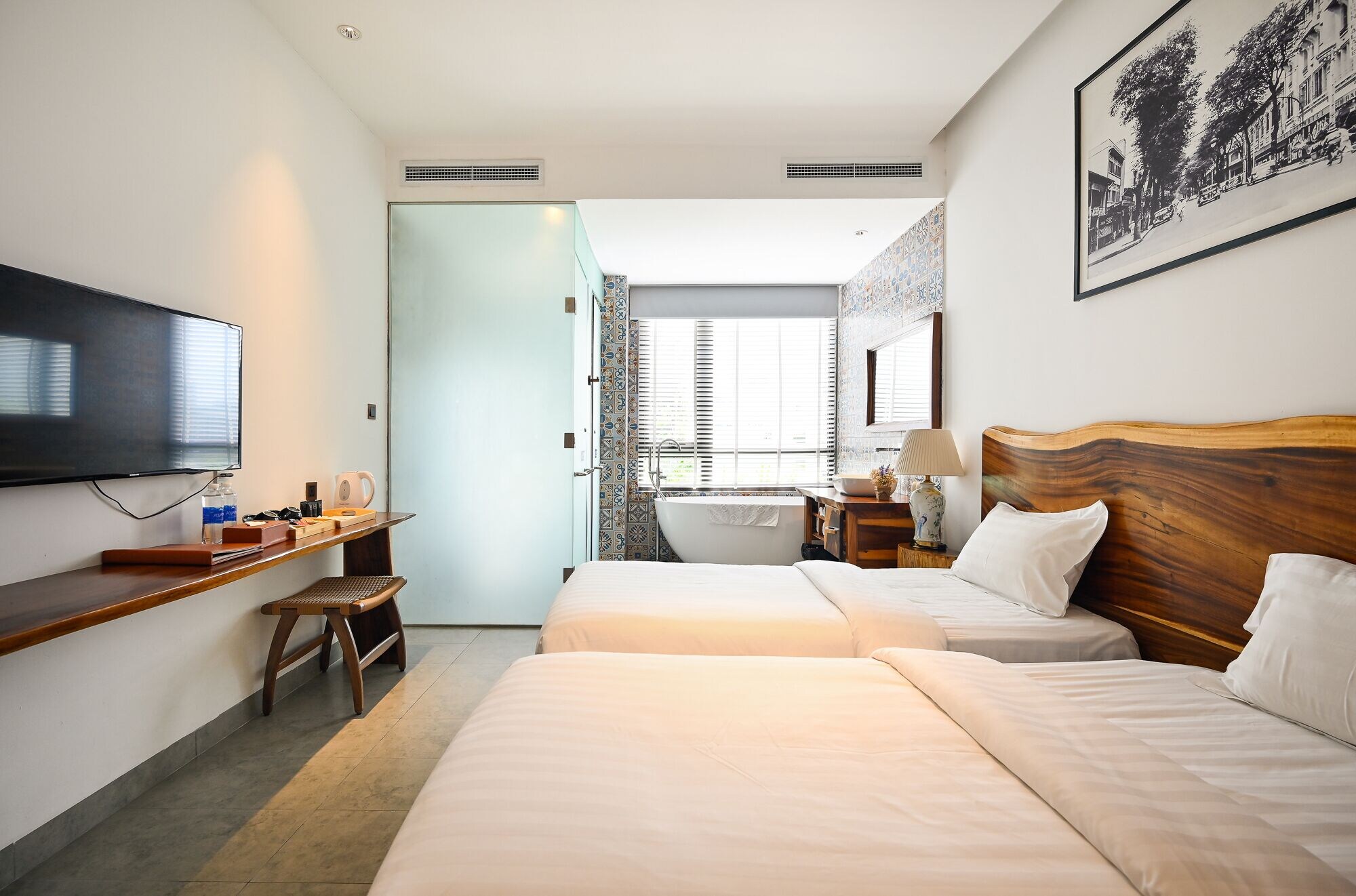 EXECUTIVE, DOUBLE OR TWIN BED