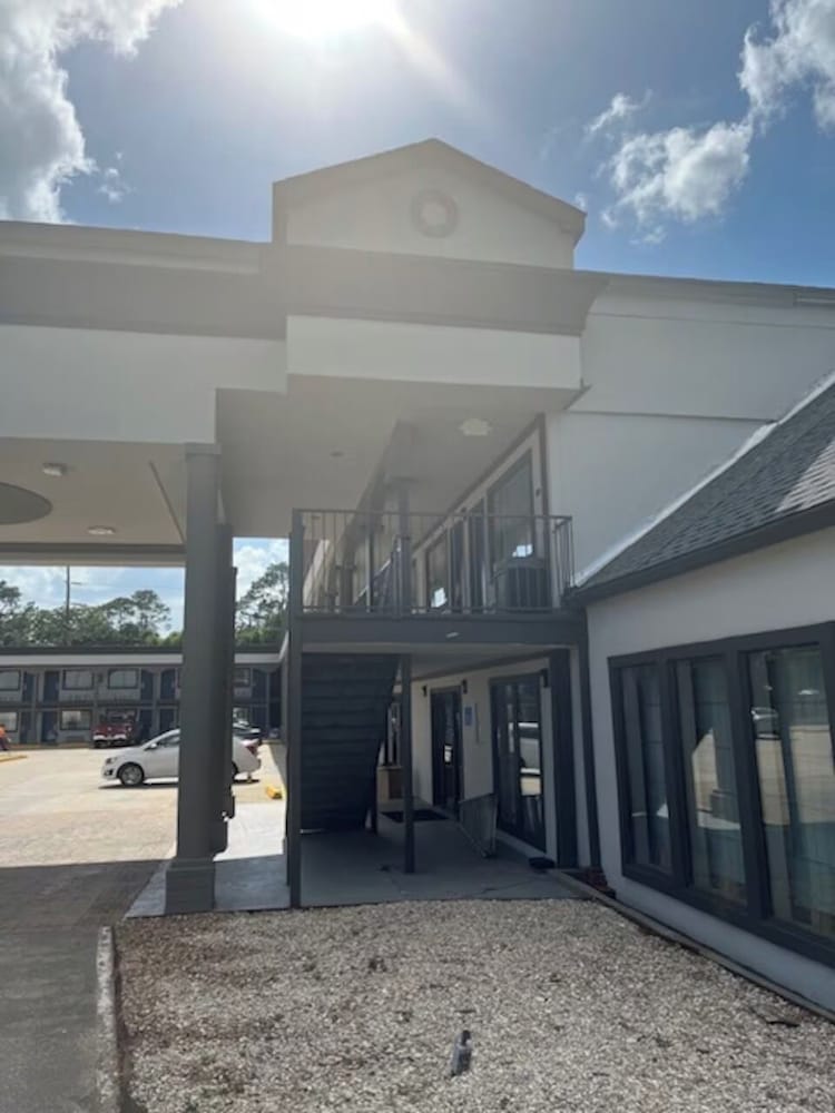 Studio6 Suites Opelousas, LA 45/55