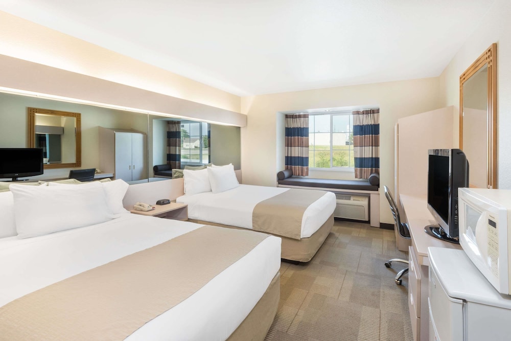 Microtel Inn and Suites by Wyndham Sainte Genevieve 10/25