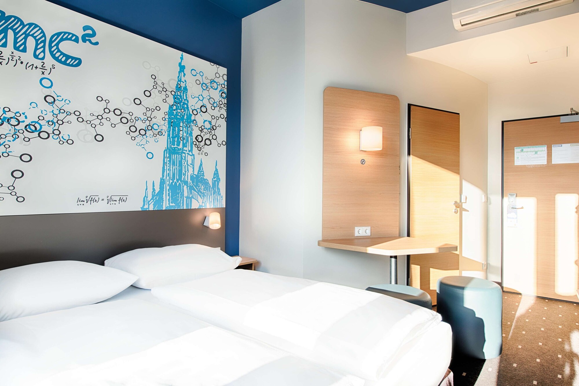 Room, Queen Bed