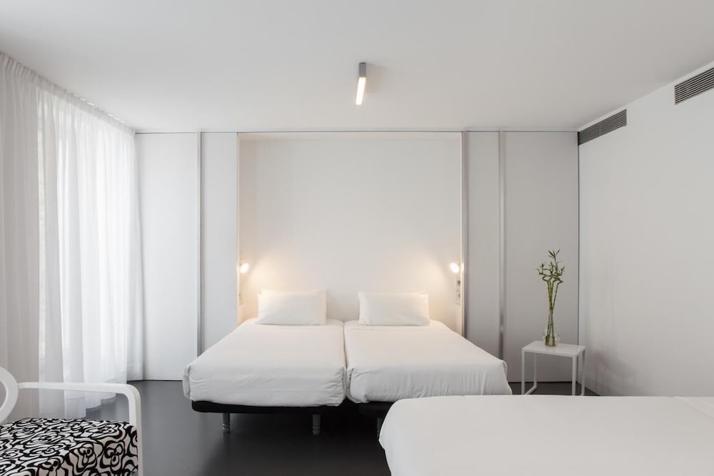 Hotel Moure 6/50