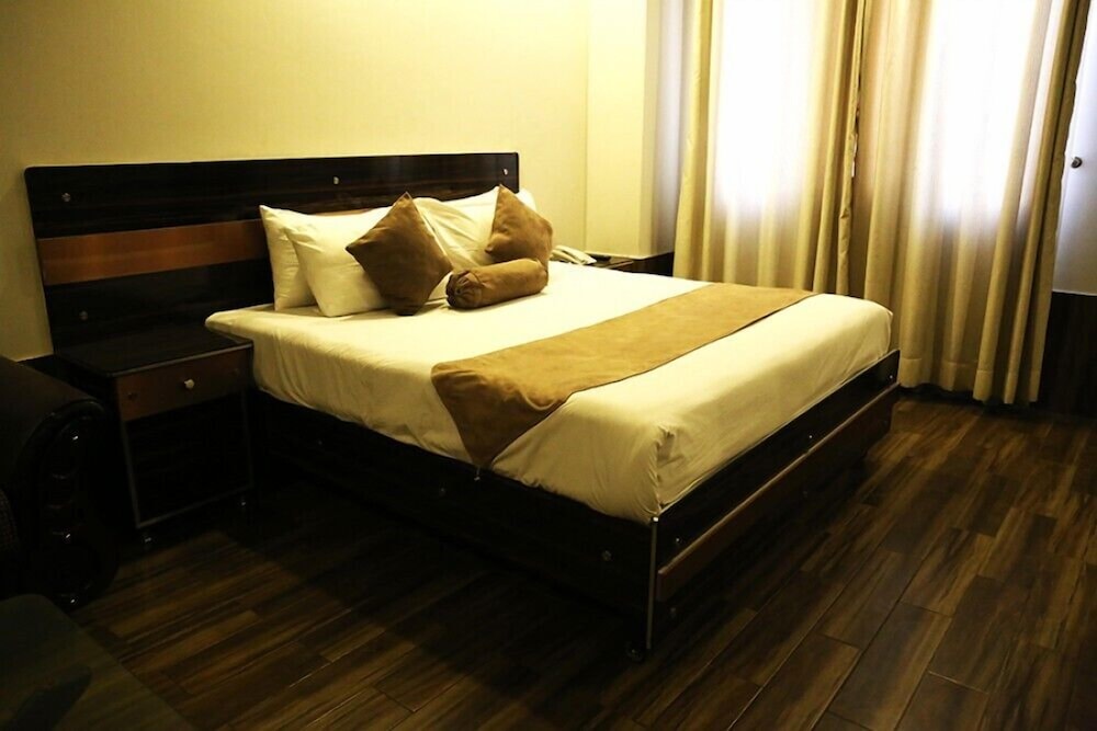 Hotel Marco Polo Lahore 7/29