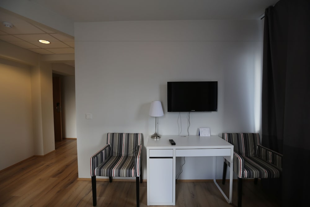 100 Iceland Hotel 17/23