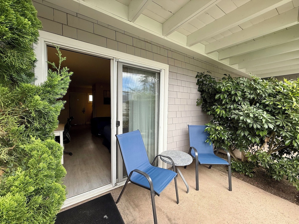 Monterey Bay Lodge 67/71