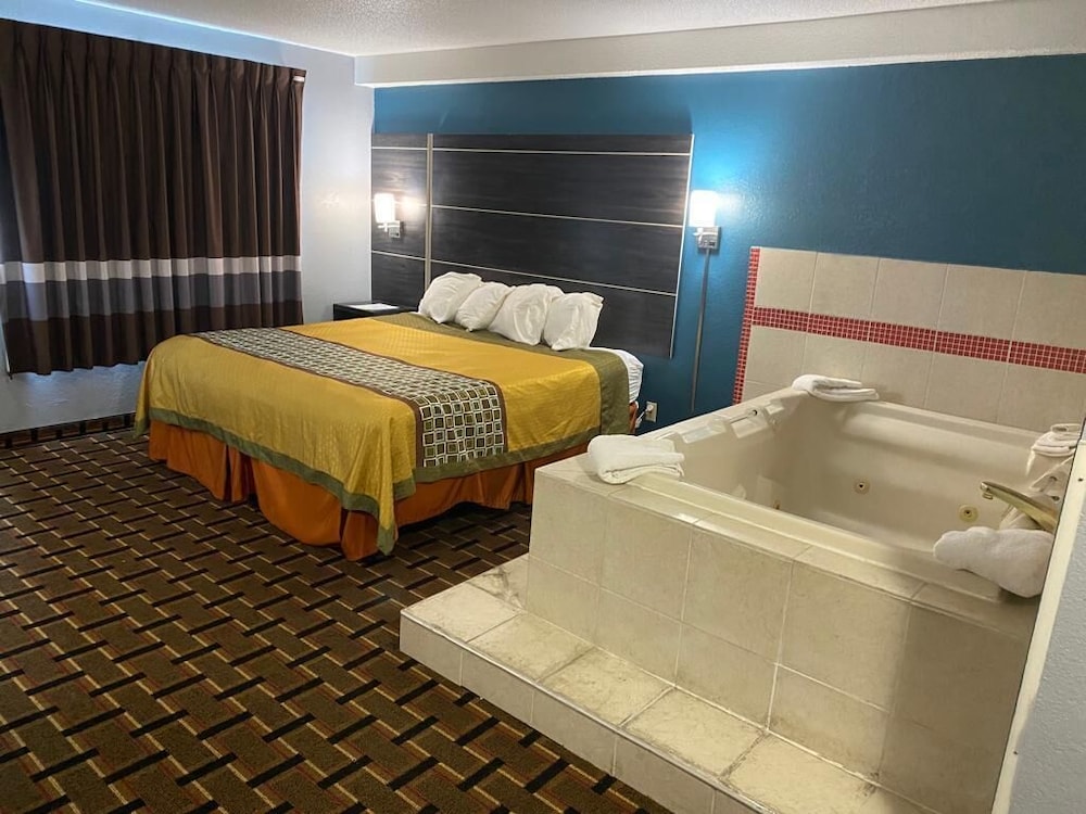 Faribault Hometown Inn & Suites 12/41