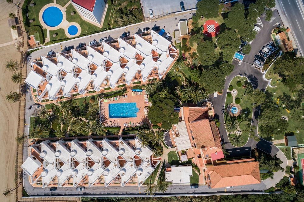 Macdonald Leila Playa Club in MIJAS COSTA