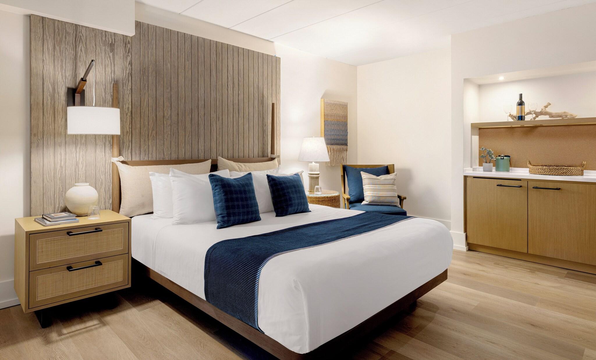 NARRAGANSETT, KING BED
