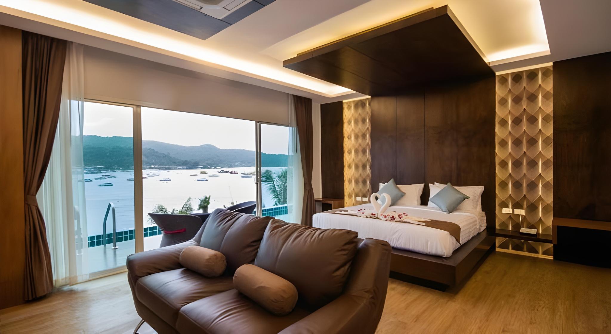 Luxury, 2 Double Beds, Pool and Sea View