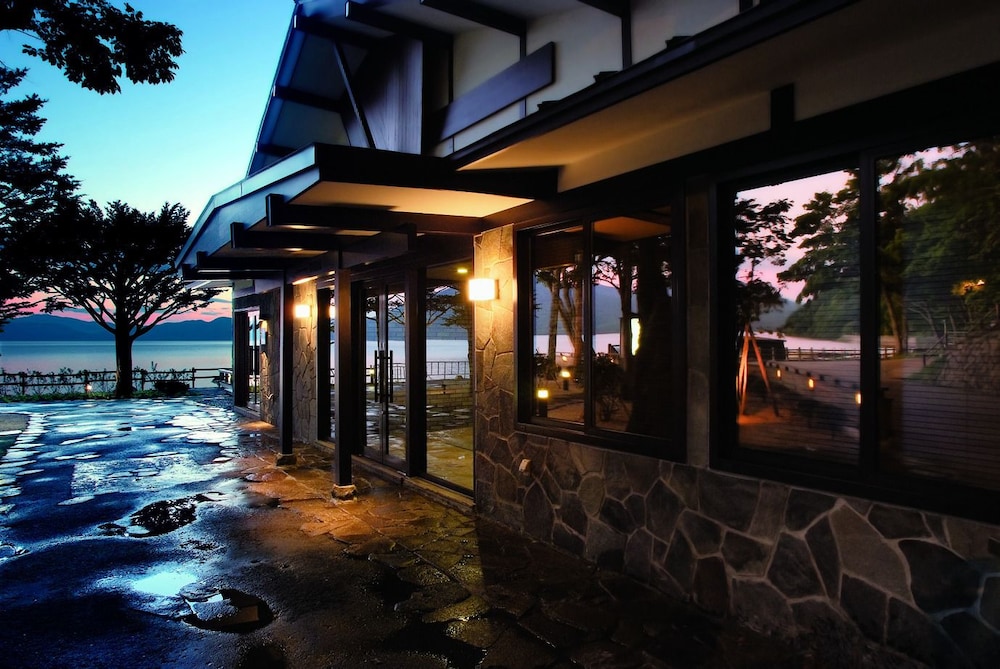 Lakeside Villa Suimeikaku 21/23