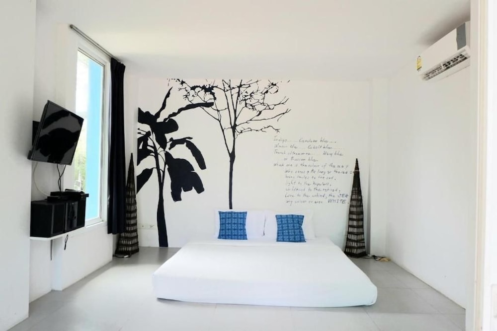 White At Sea Resort 23/42
