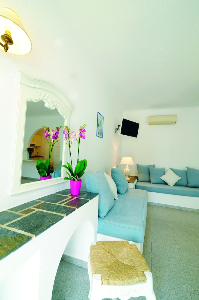 Kamari Hotel 44/73