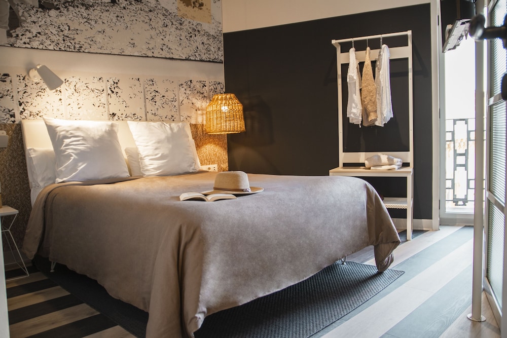room Select Tetuan 8/50