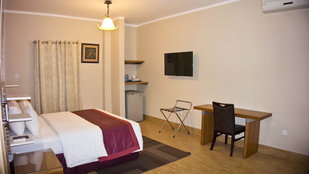 Tropical Enclave Hotel 39/60