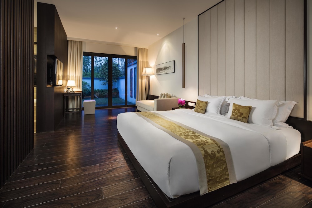 Banyan Tree Huangshan 8/50