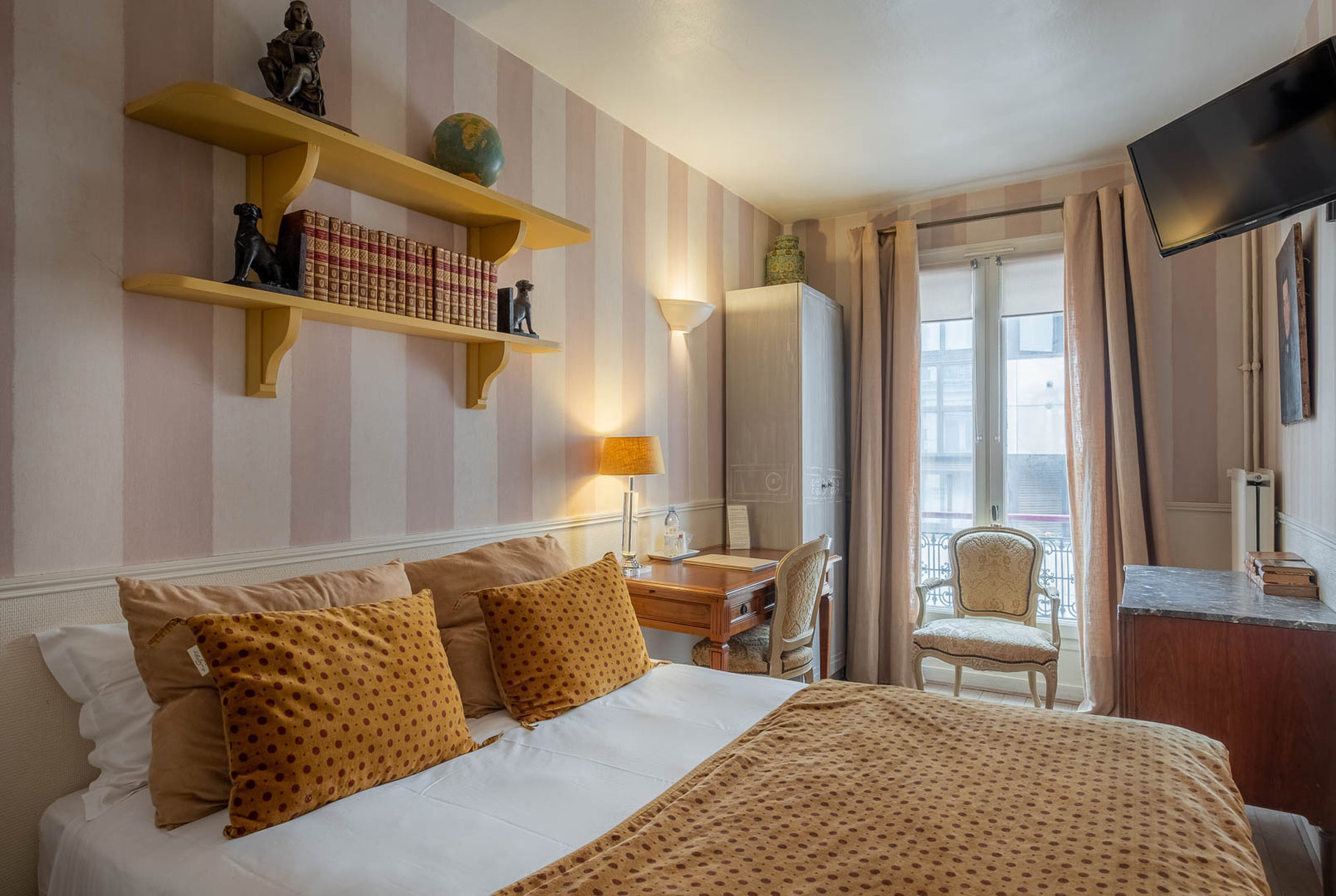 Hotel De L'avre 23/94