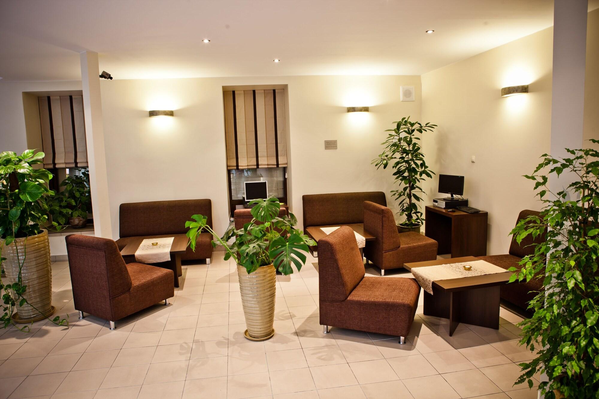 Patio Hotel 27/45
