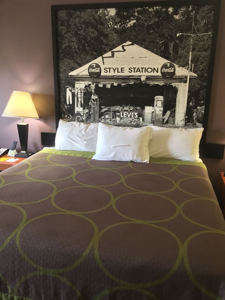 Super 8 by Wyndham Fairfield, TX 17/36