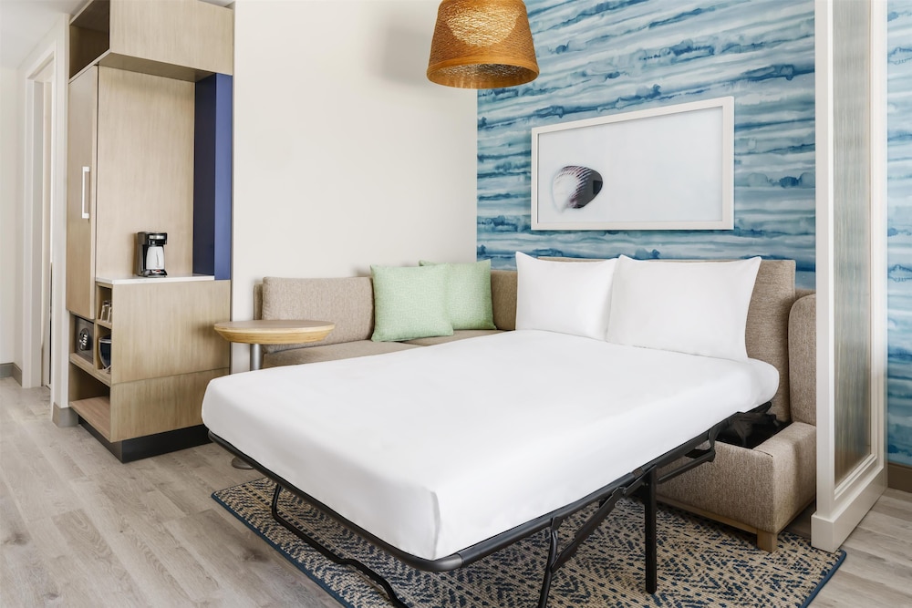 ROOM, 2 QUEEN BEDS, SOFA, KITCHENETTE
