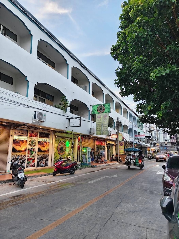 Smile Court Pattaya 61/67