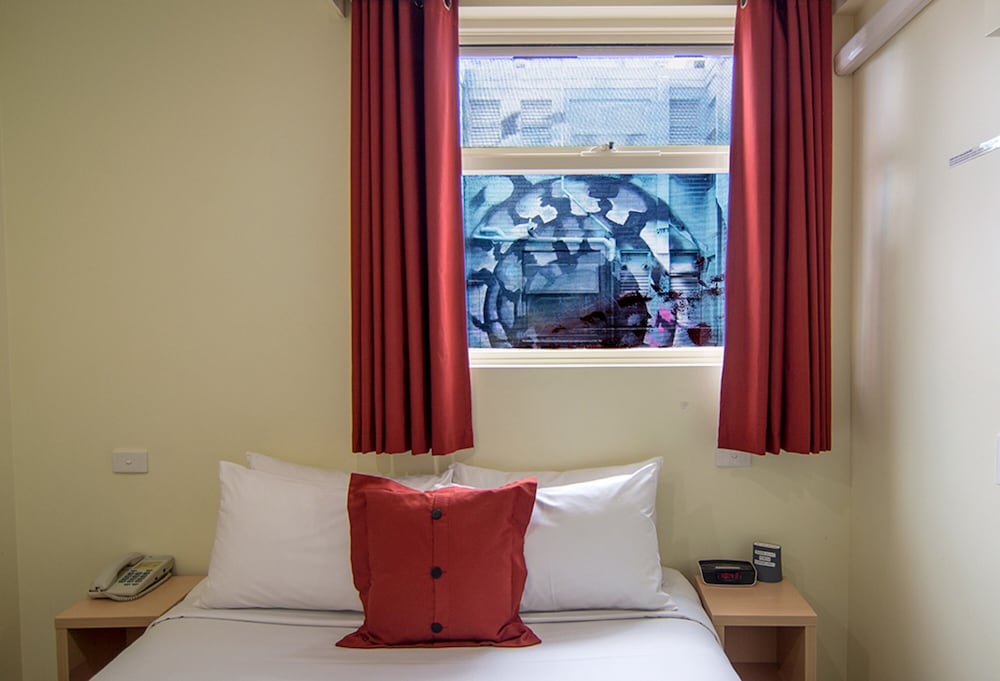 Miami Hotel Melbourne 26/50