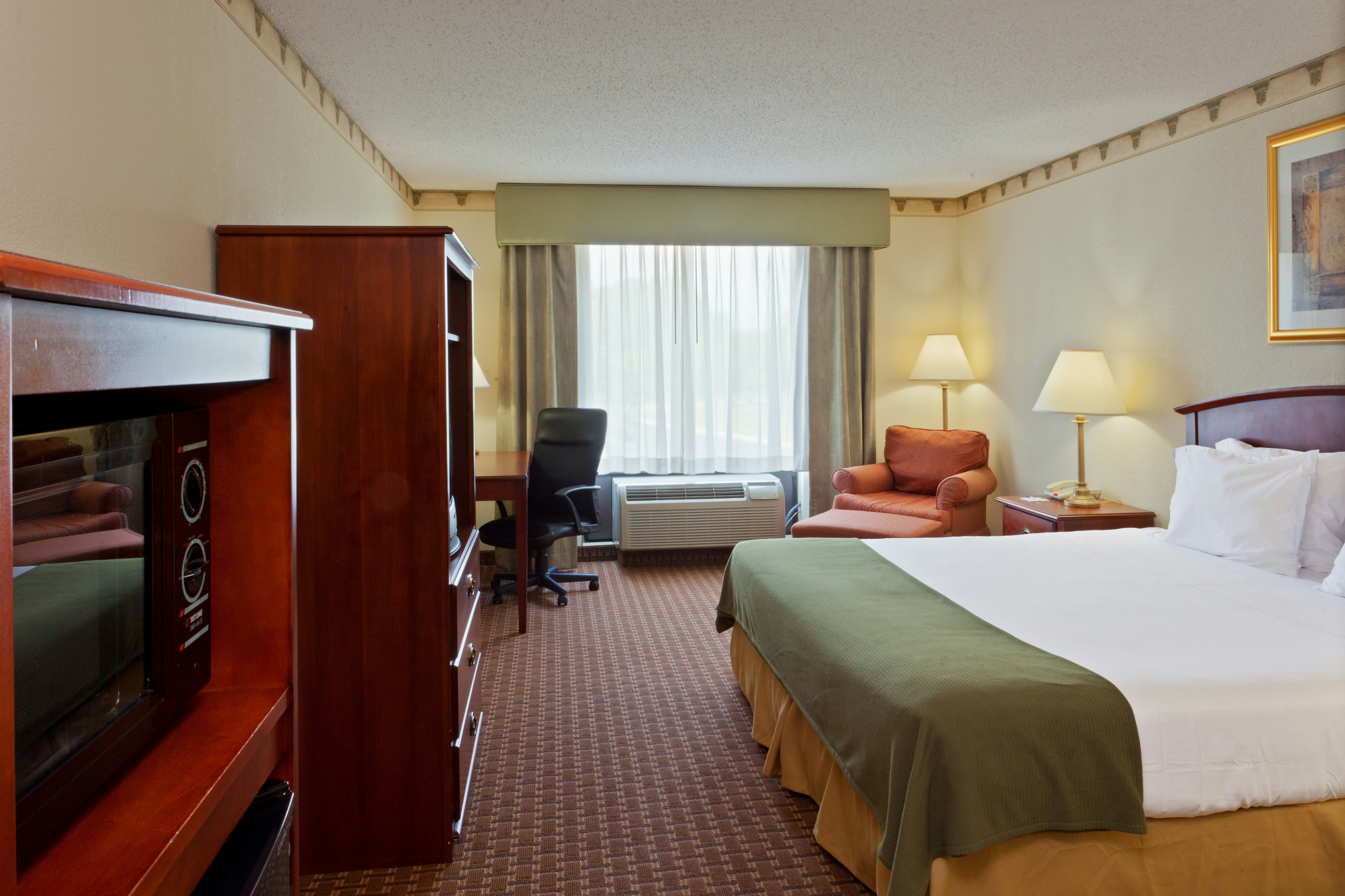 Holiday Inn Express & Suites North East 15/53