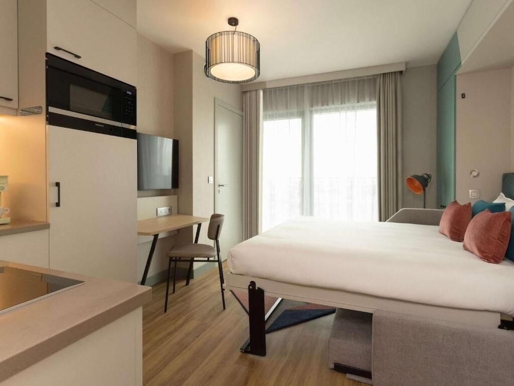 STUDIO, DOUBLE BED