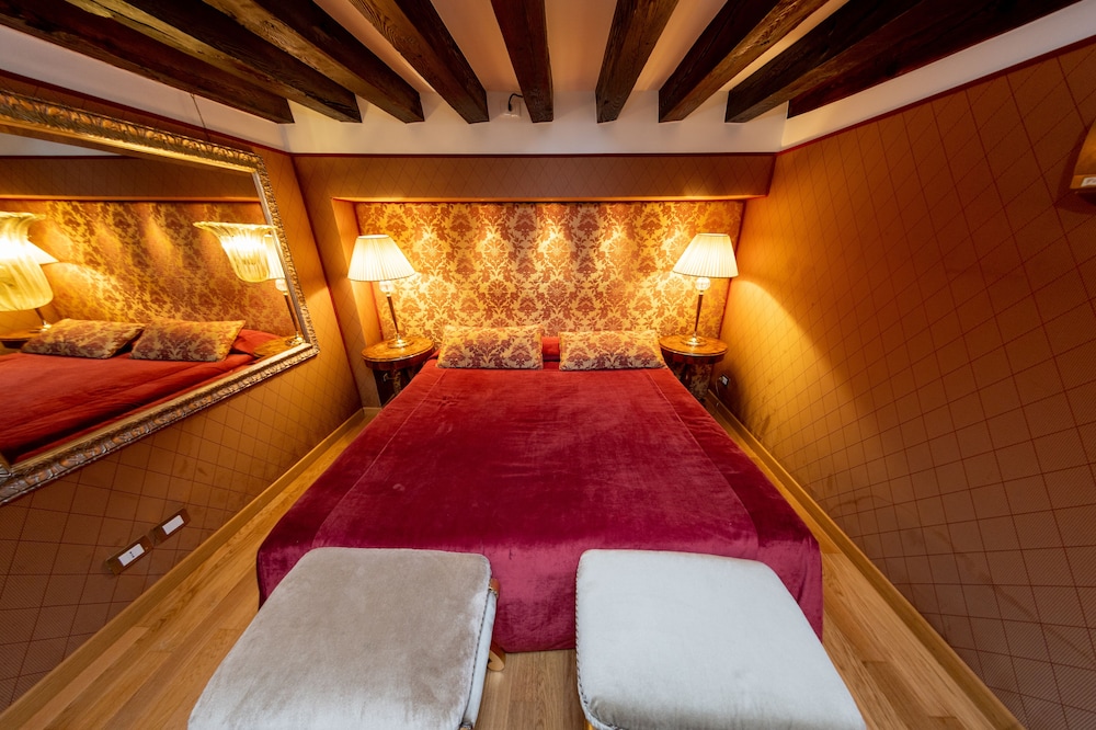 Ca Dell Arte Hotel 35/71