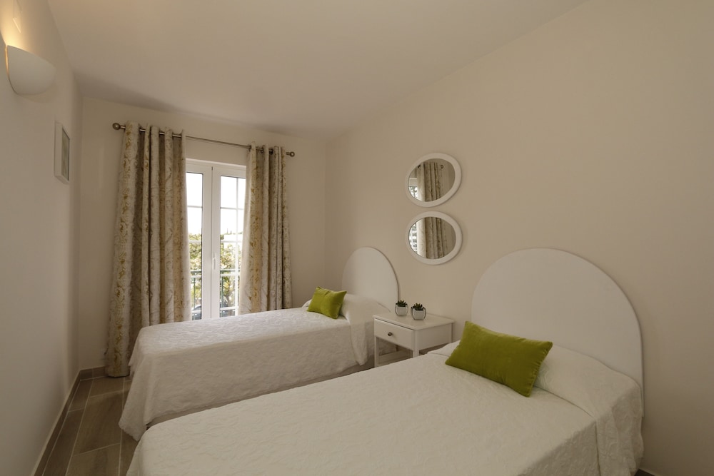 APARTAMENTOS THE OLD VILLAGE BY VILLAGE 4U 37/75