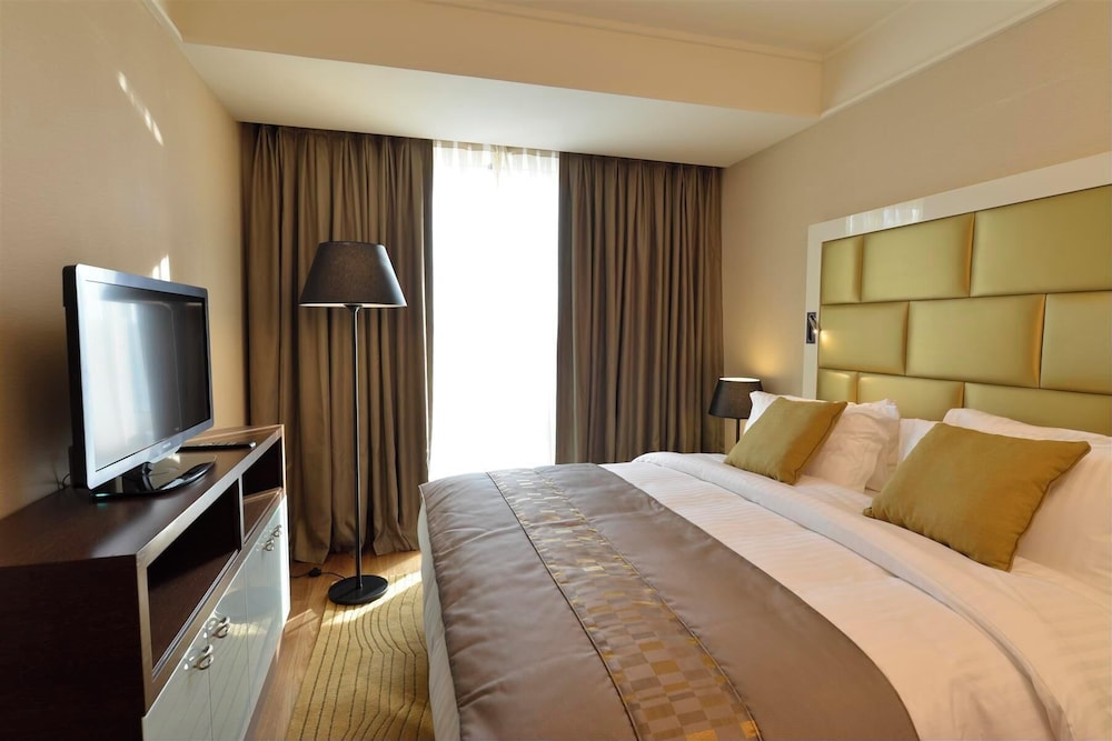 RESIDENCE, KING BED