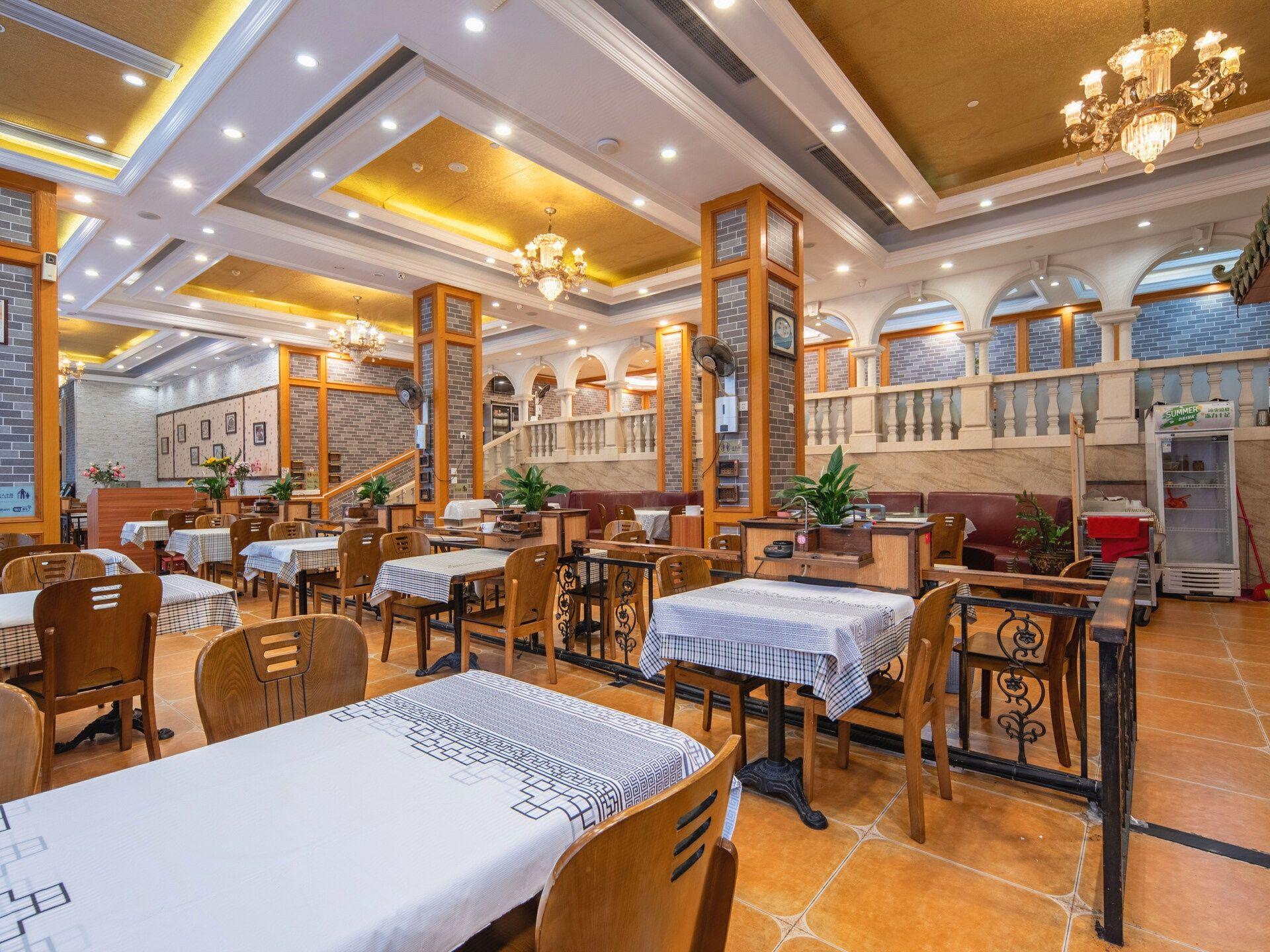 Vienna Hotel (Foshan Lingnan Mingzhu Stadium) 24/33