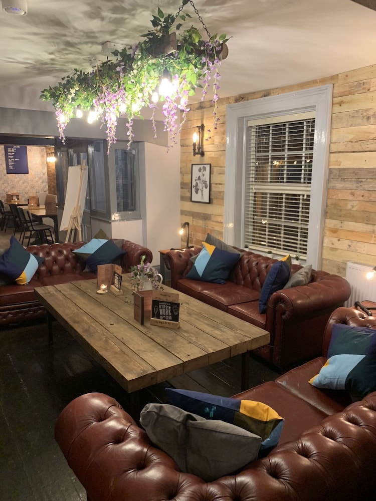 Strawberry Bank Hotel, NEC 27/47