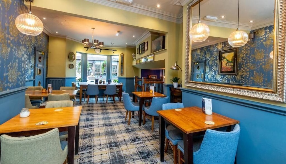 Inn at Cheltenham Parade 26/42