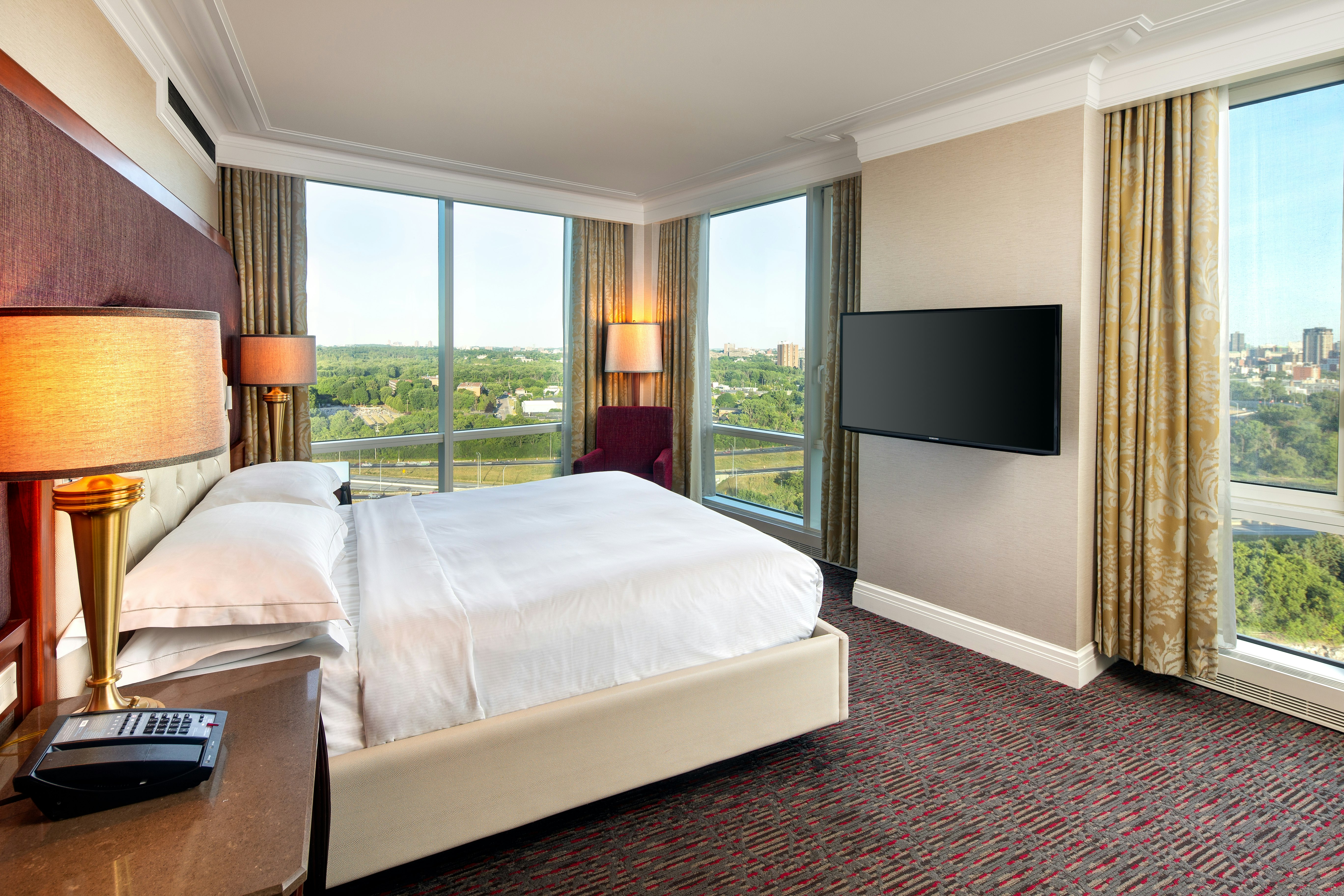 جناح بسرير كينج بغرفة نوم واحدة بحوض جاكوزي، Hilton Lac Leamy 2/6
