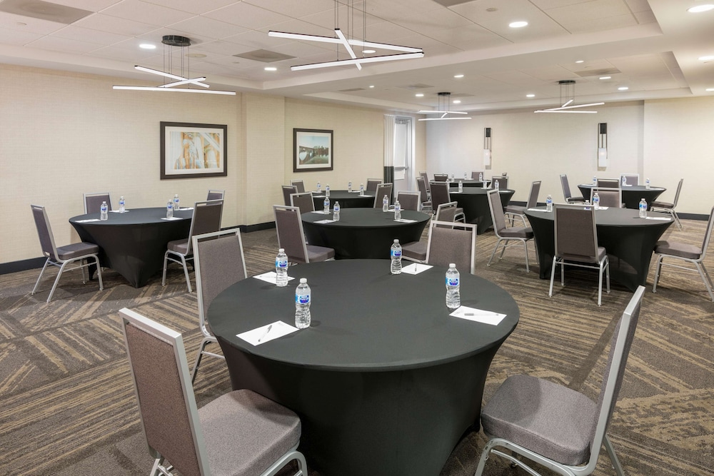 Hilton Garden Inn Silver Spring White Oak 37/51