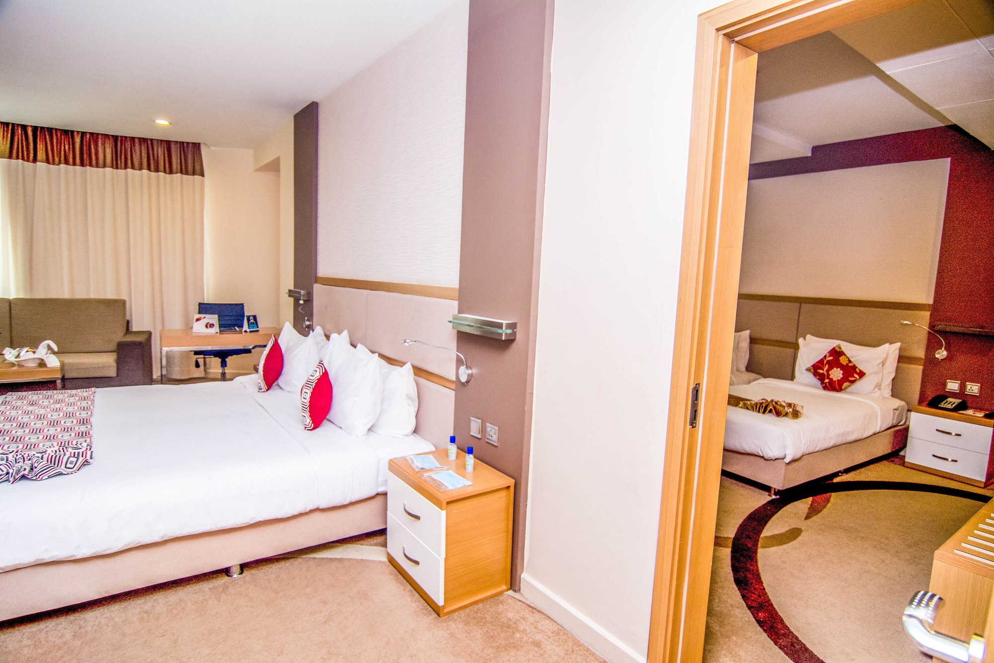 غرفة عائلية بسرير كوين وسريرين منفصلين، PrideInn Azure Hotel Nairobi Westlands 4/6