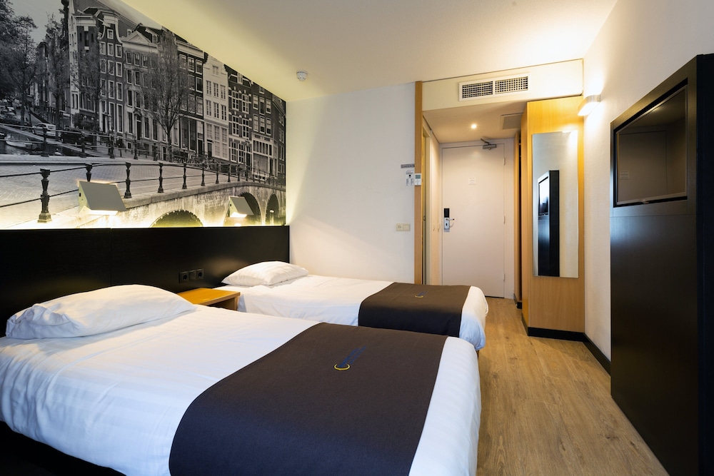 COMFORT, TWIN BEDS