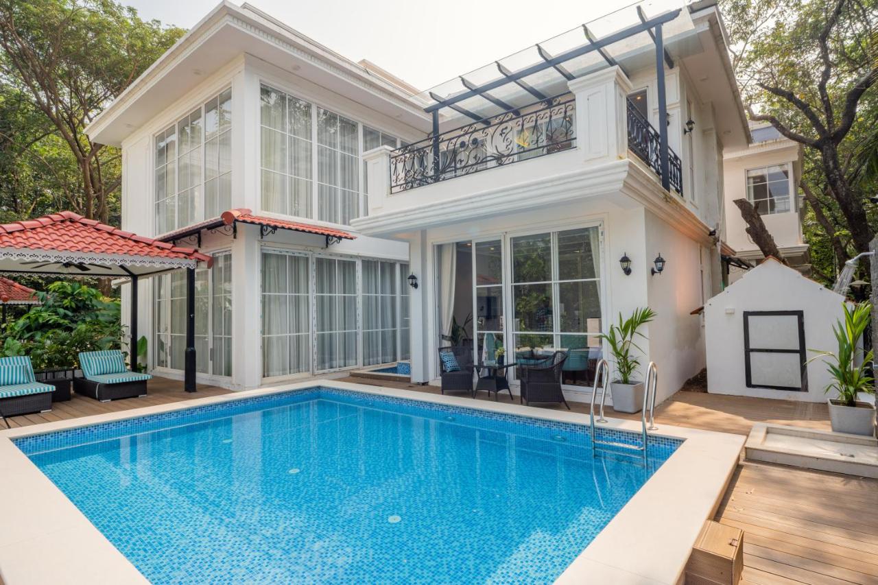 ELIVAAS Prive Suntuarios Casa Ikkebana 4 BHK With Jacuzzi, Pvt Pool and Bar in Assagao