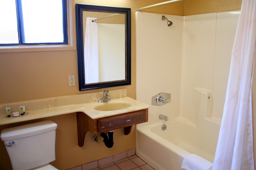 Pacific Inn And Suites 43/50